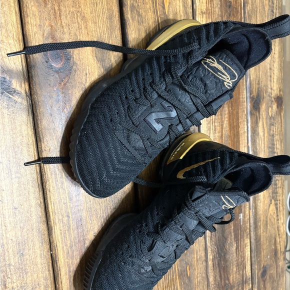 Nike LeBron 16 I'm King Athletic Shoes